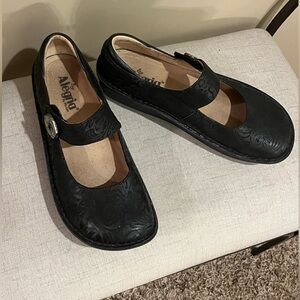 Alegria Black Embossed PAL 431X Mary Janes, size 40